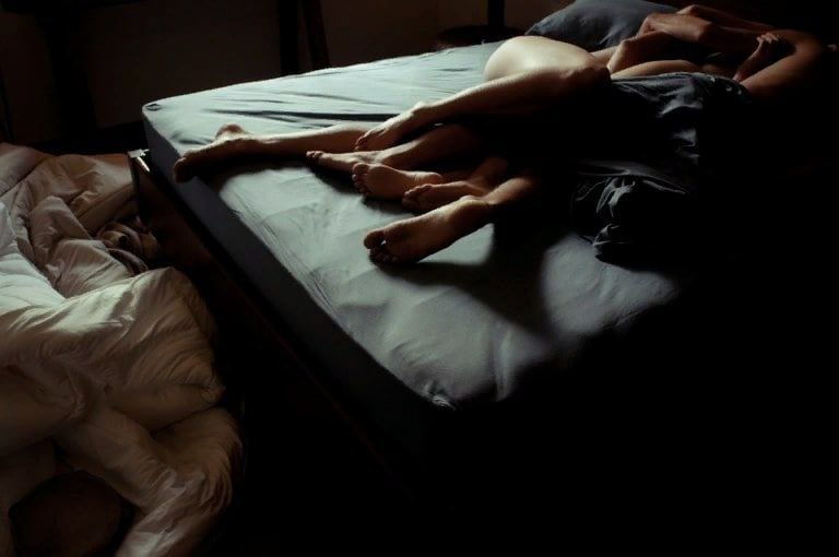 Надя Вилланова и Престон Паркер занимаются сексом на кровати