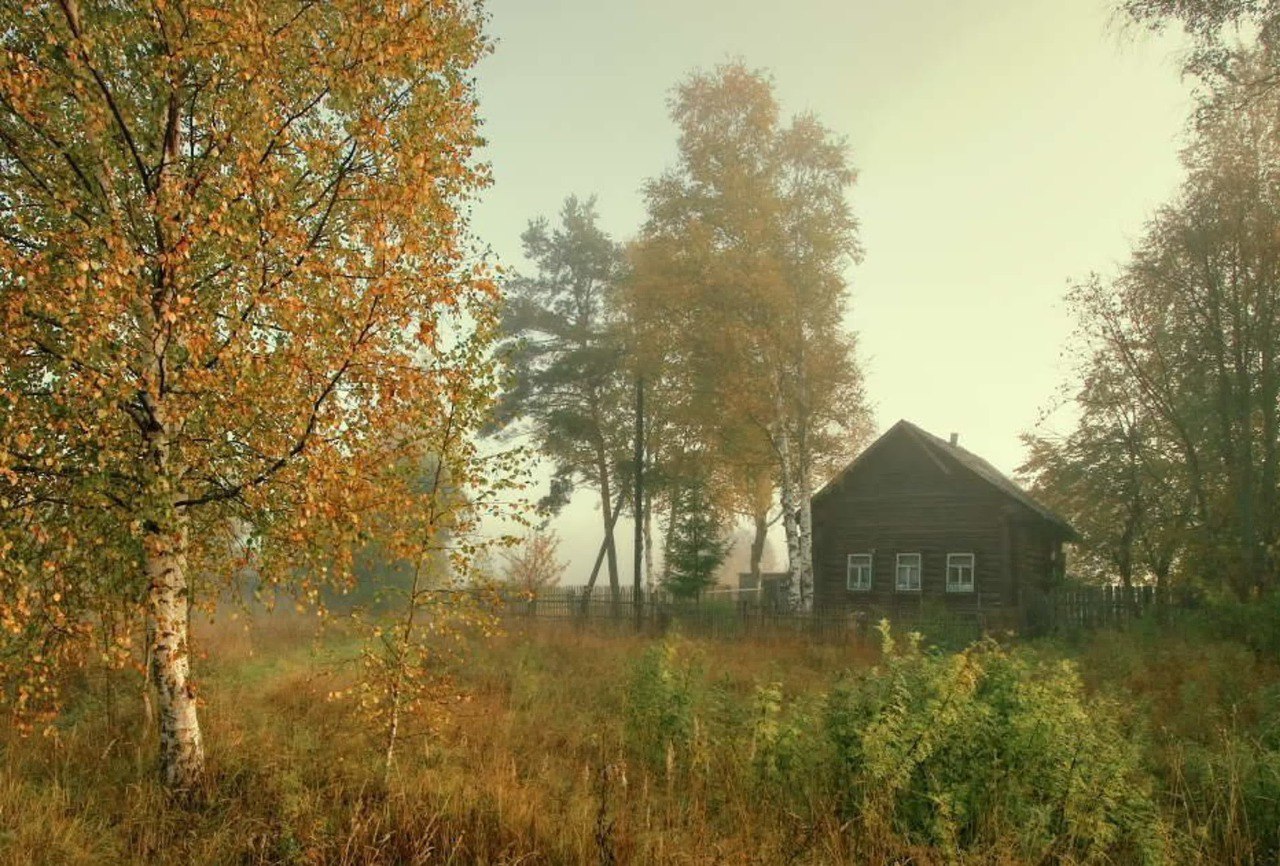 домик в деревне осенью фото