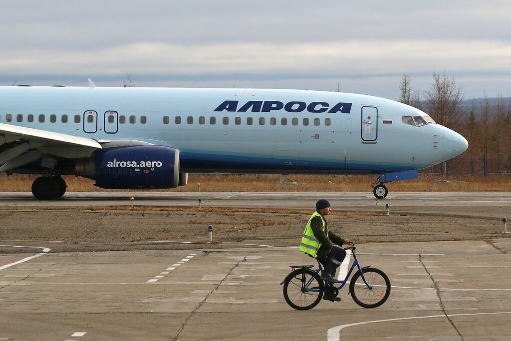 Алроса авиакомпания. Boeing 737 АЛРОСА. Боинг 737-800 АЛРОСА. Boeing Alrosa 737-800 АЛРОСА. Ei-ECL Боинг 737.