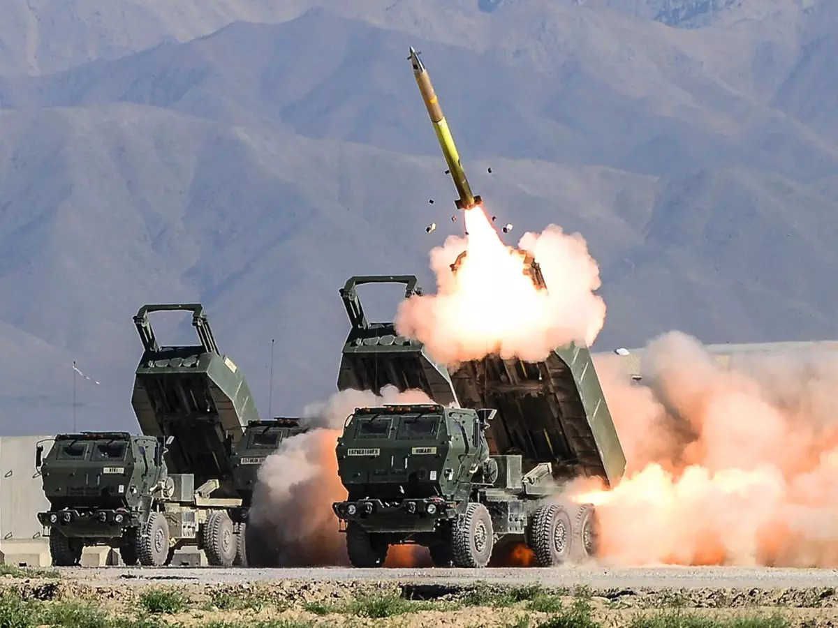 Modern defense. ХИМАРС РСЗО. РСЗО m142 HIMARS. Ракета HIMARS m142. Ракета РСЗО HIMARS.