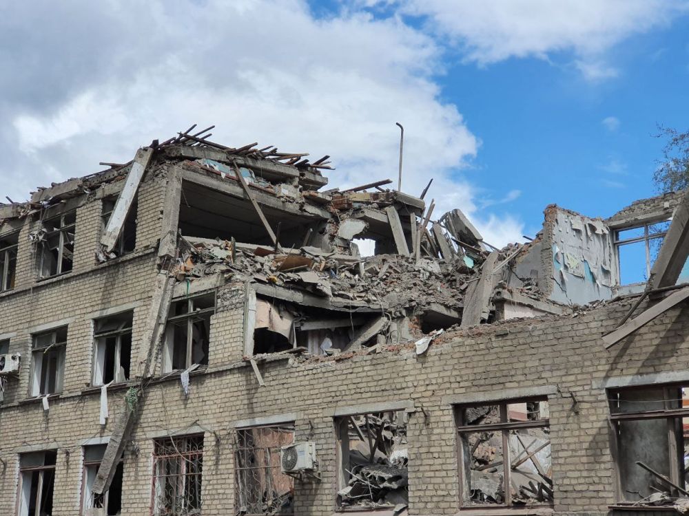 Ясиноватая дом разрушенный. Днр разрушенные дома. Разрушенные дома в донецке. Разрушенные улицы донецка. Разрушенное жилье днр.