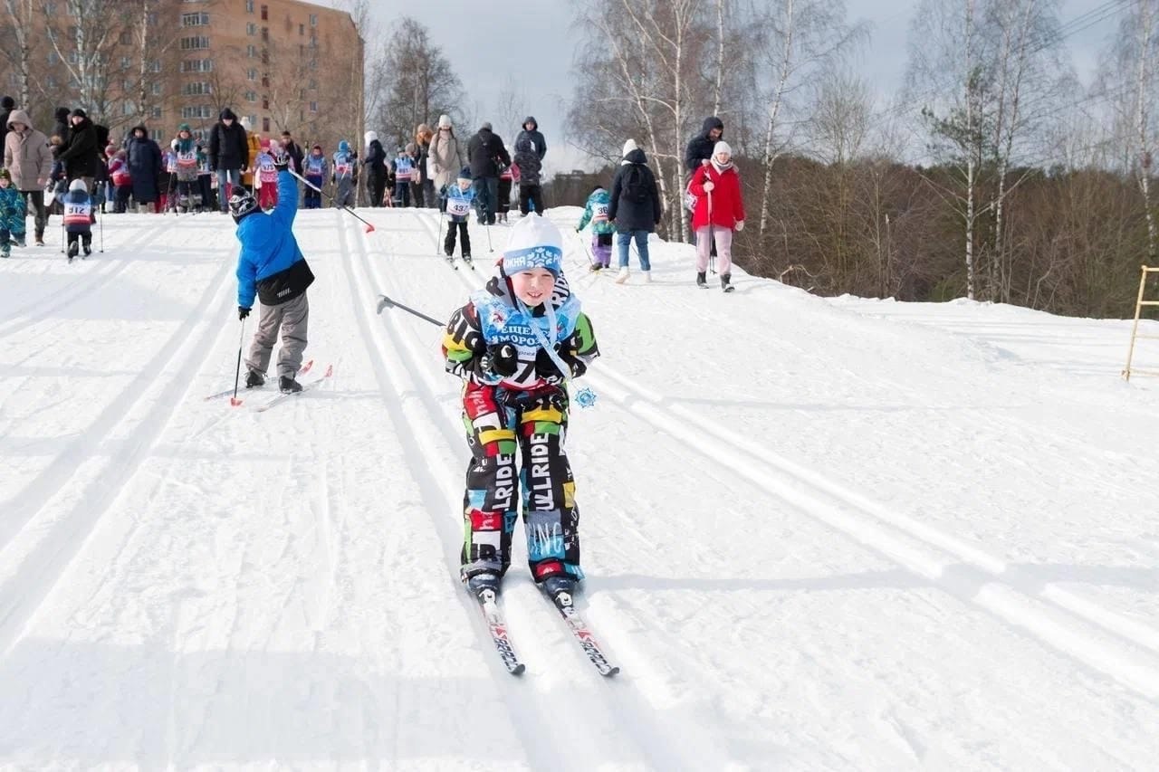 детский фестиваль крещенские морозы. крещенские морозы красногорск. детский лыжник. лыжный спорт дети. лыжный стадион зоркий.