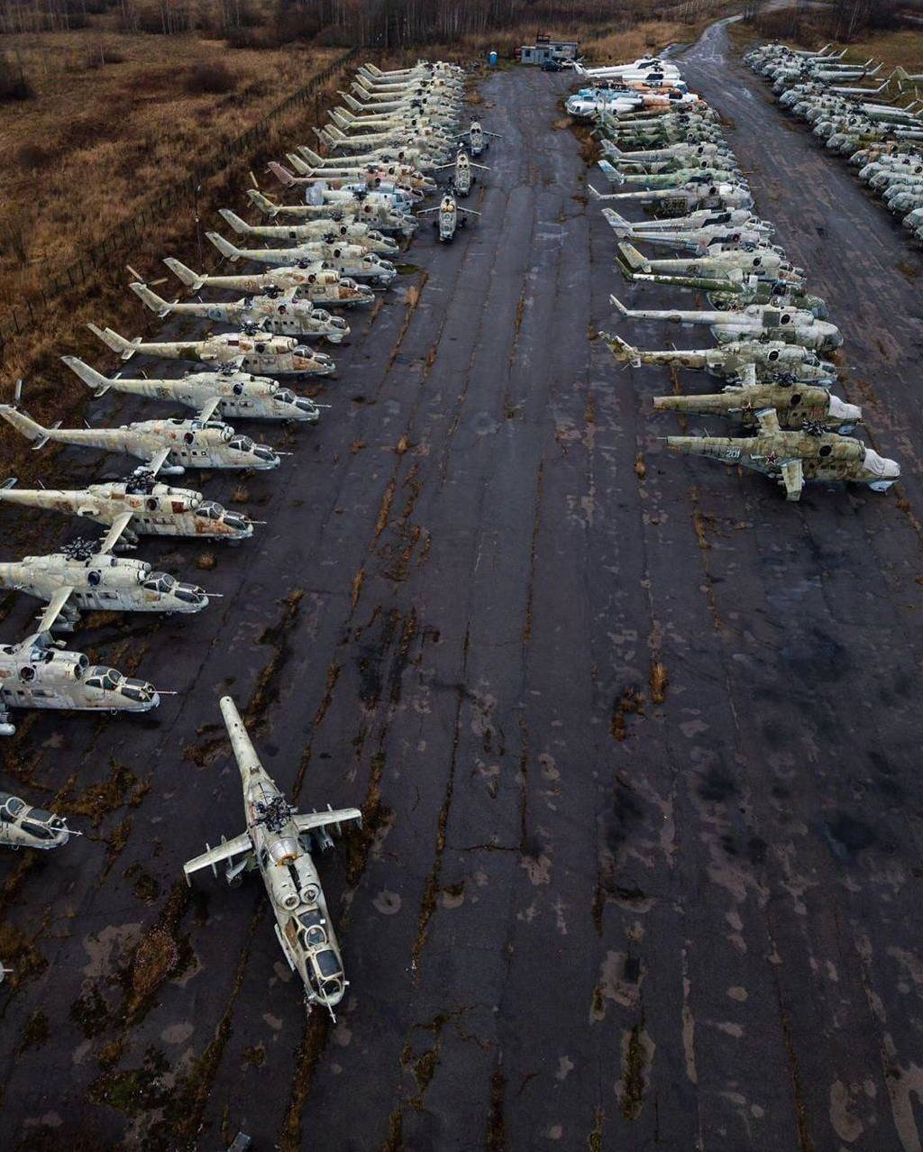 Кладбище военных вертолетов в Горелово