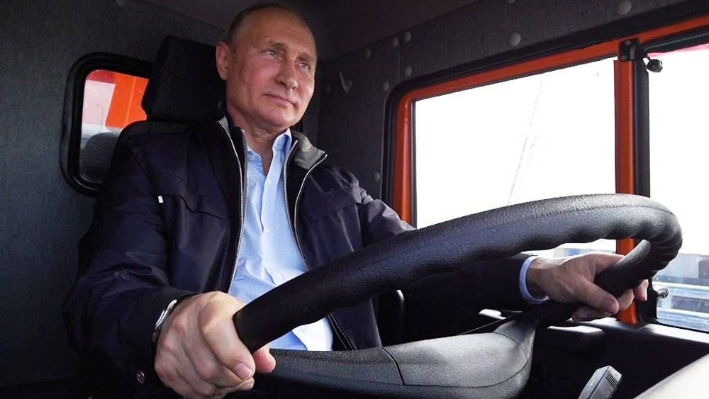 Однажды в россии водитель газели пришел менять права