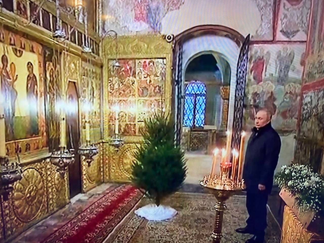 Владимир Путин приехал на рождественское богослужение в Благовещенский собор Московского Кремля