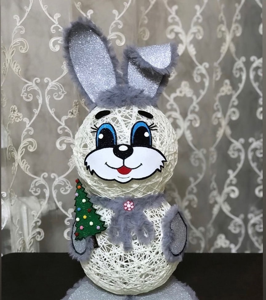 Кролик из ниток и клея