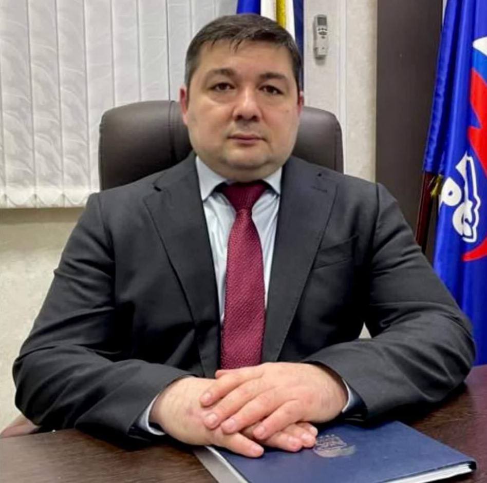 Аушев усман баширович мэр магаса. Усман аушев мэр. Аушев усман магас. Усман аушев мэр. Управление образования назрань.