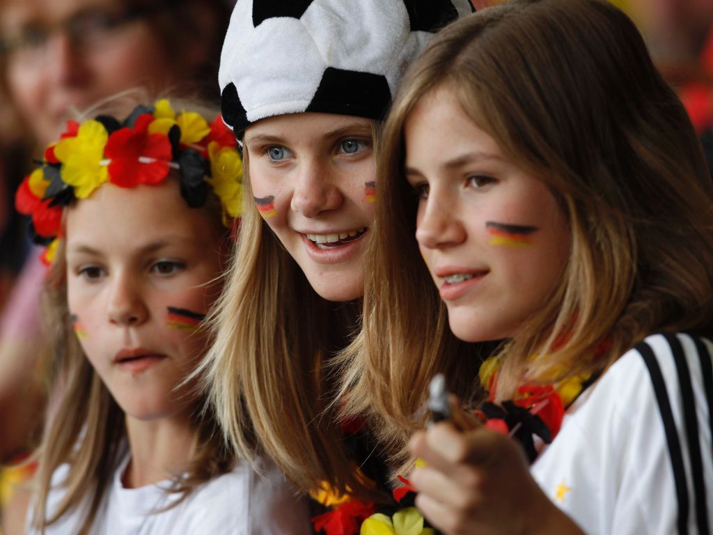 German girl. Герман гёрл. Немецкая девочка. Немецкие Тинейджеры. Германские девушки школьники.