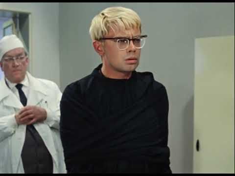 Кавказская пленница санитары. Кавказская пленница шурик в больнице. Смирительная рубашка шурика в кавказской. Шурик врач кавказская пленница. Шурик в смирительной рубашке кавказская пленница.