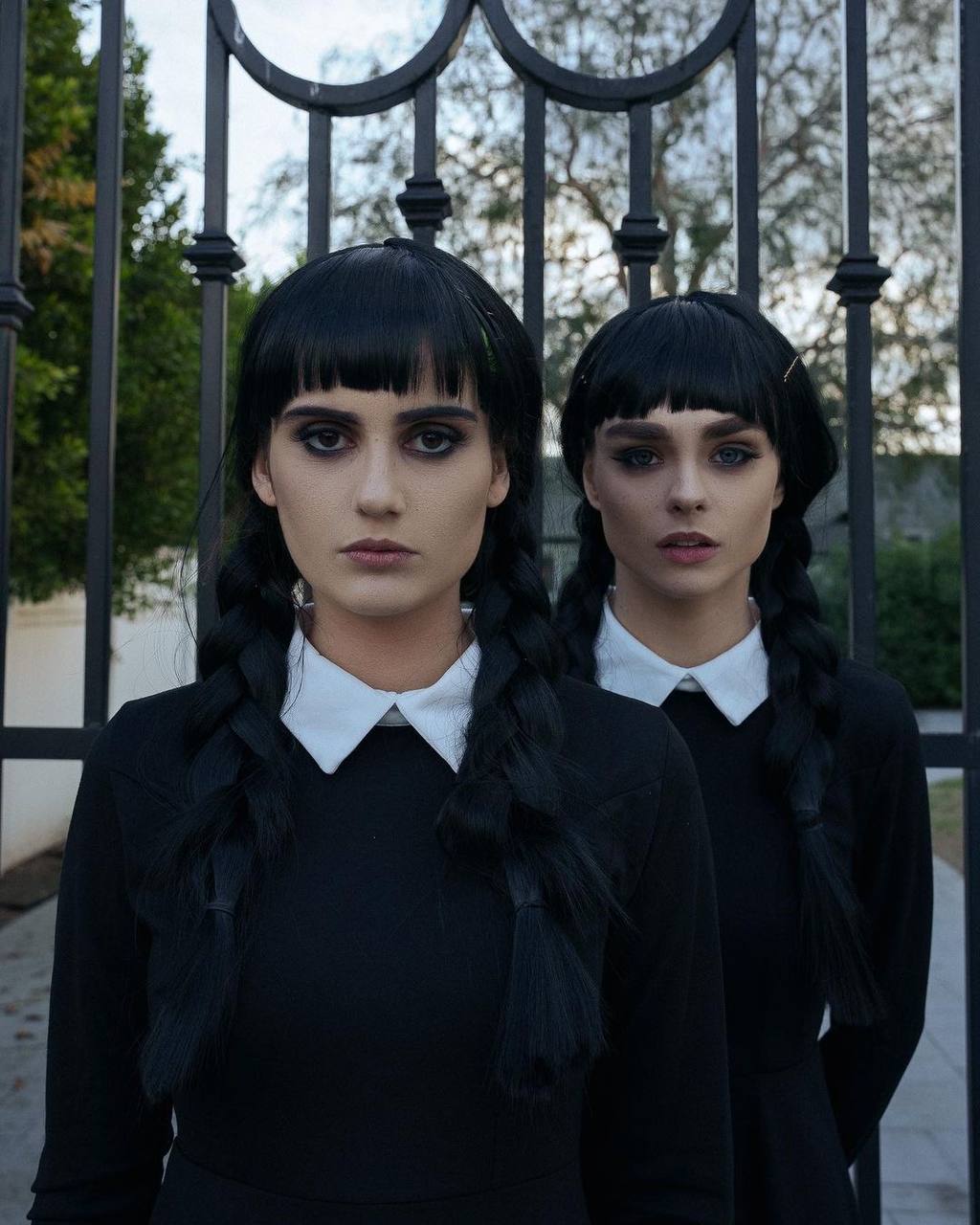 Модель сделала смелый косплей на уэнздей из сериала