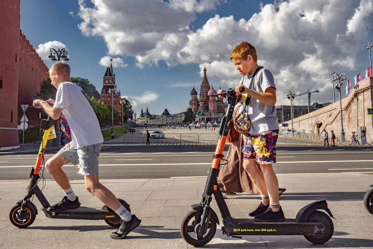 Дети на электросамокатах