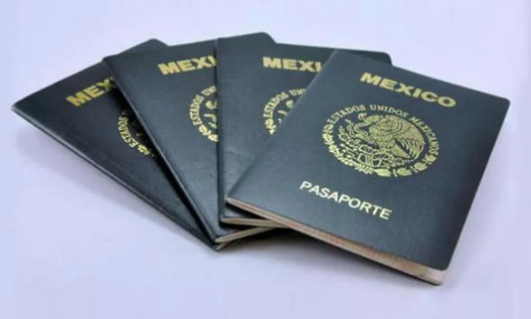 Passport mexico. Паспорт гражданина Мексики. Паспорт Мексики фото. Мексиканский паспорт страницы. Дипломатический паспорт Мексики.