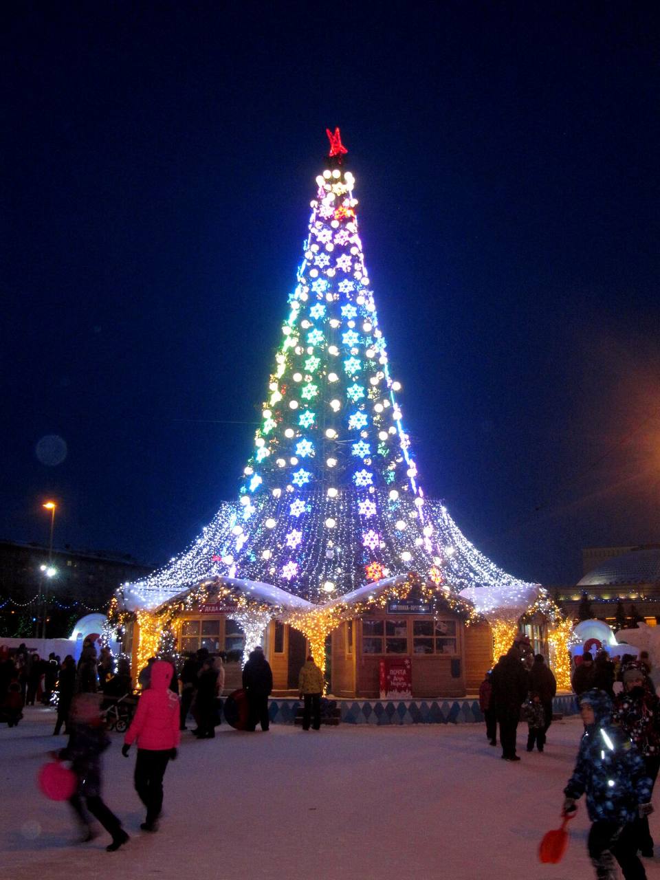 елка на площади ленина в новосибирске