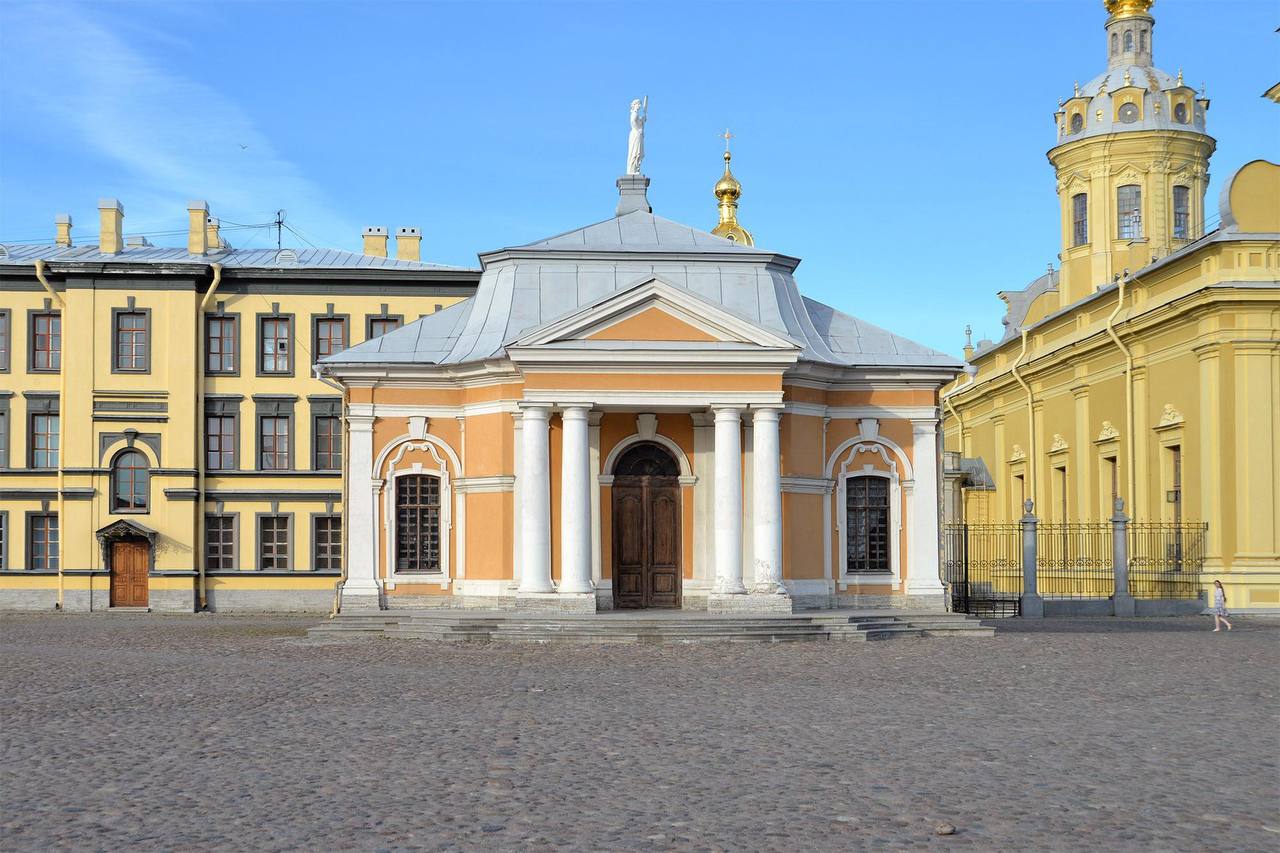 здание петропавловской крепости