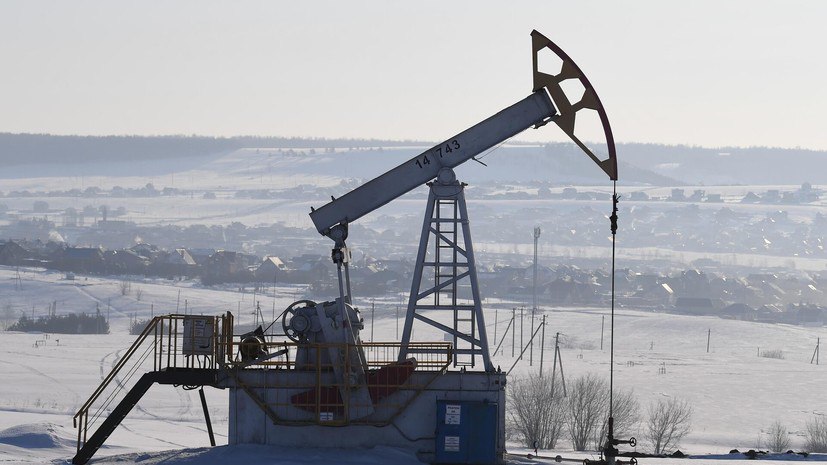 Российские ведомства подготовились к введению потолка цен на нефть, процитировали российские СМИ заявление замглавы МИД России Сергея Рябкова, которое он сделал после установления странами G7 предельн