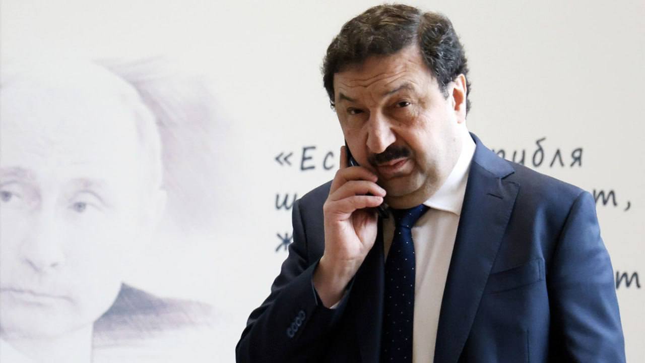 Предусмотрительный ректор РАНХиГС Владимир Мау решил не возвращаться из Израиля, куда укатил после выхода из СИЗО