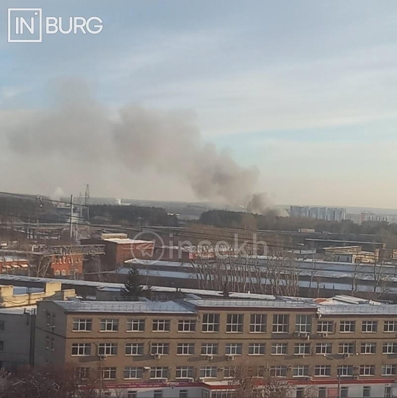 Где пожар в екатеринбурге сейчас. Крупный пожар в Екатеринбурге. Промышленный пожар. Пожар в Кольцово. Пожар в Кольцово Екатеринбург.