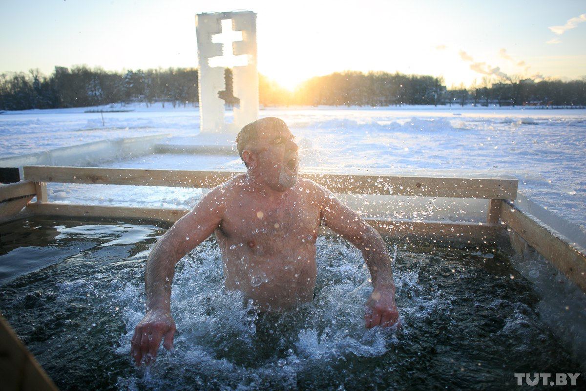 крещение 2023 беларусь. нырять в прорубь. крещение минск. купель беларусь. крещение минск.