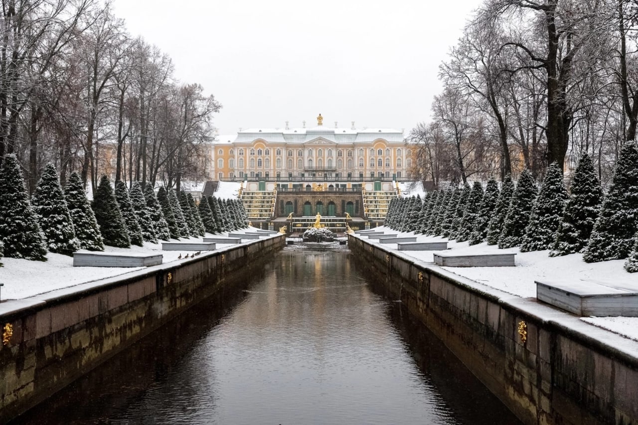 парк в петергофе зимой