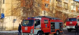 Пожар во владикавказе сегодня. Пожар во Владикавказе. Пожар на улице Гугкаева во Владикавказе. МЧС на Дзержинского Владикавказ. Пожар проспект Коста Владикавказ.